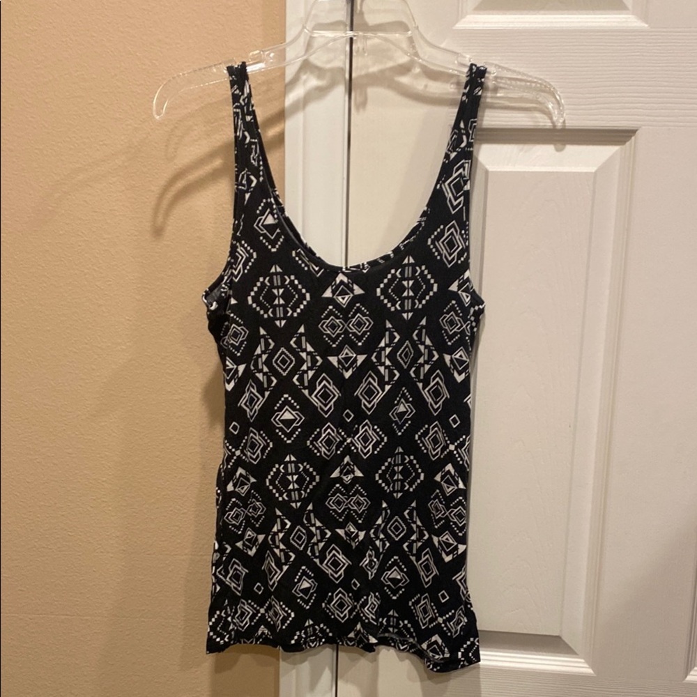 Essentials by Full Tilt geometric print tank top
